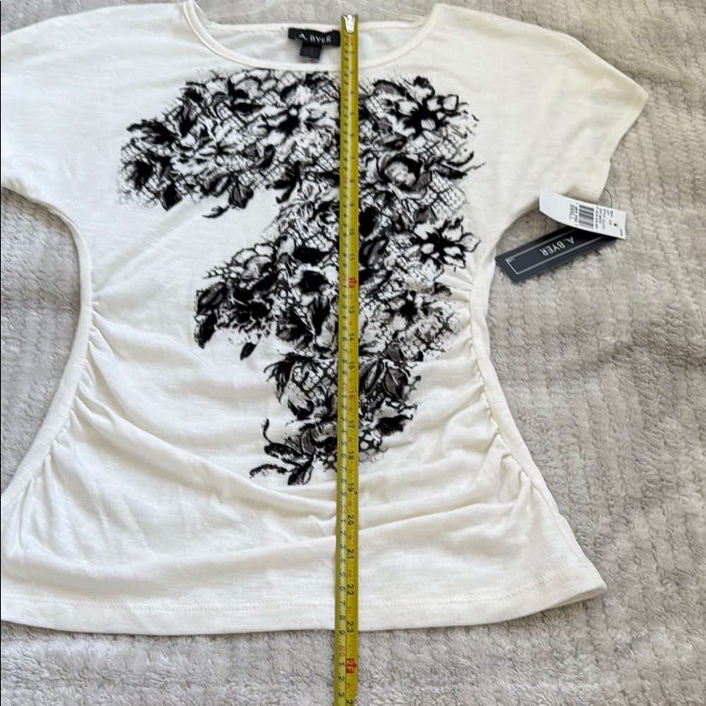 A. Byer Black and Off White Fitted Graphic Cap Sleeve Tee - Picture 6 of 12